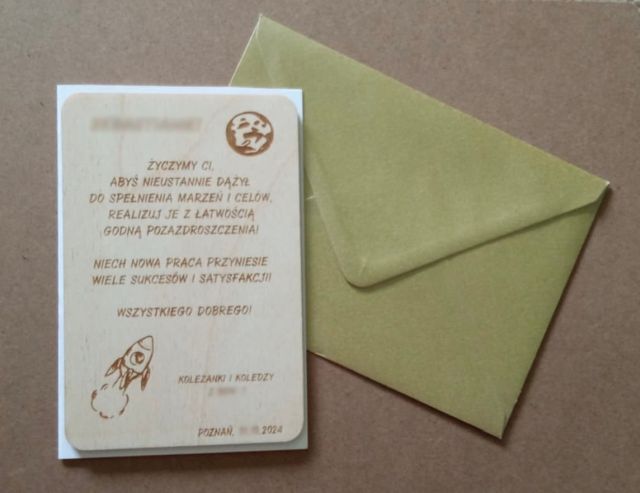 Drewniana kartka okolicznościowa z grawerem